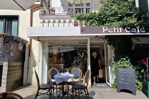 Petit Cafe